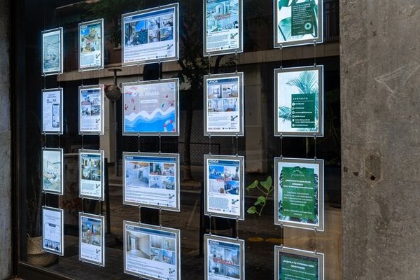 rsz_1estate_agent_house_pics_window