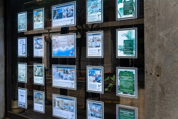 rsz_1estate_agent_house_pics_window