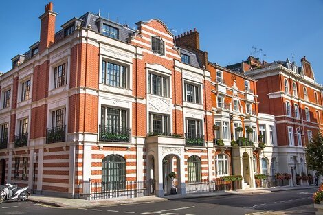 Does Julius Baer offer mortgages in the UK?